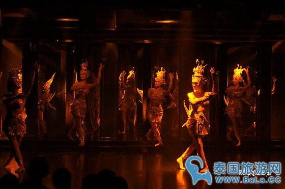 曼谷好看小众的人妖秀场--Calypso Cabaret Show 小而美的精致剧场