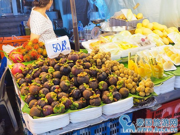 华欣夜市Chatchai Night Market每天都开的美食购物一条街