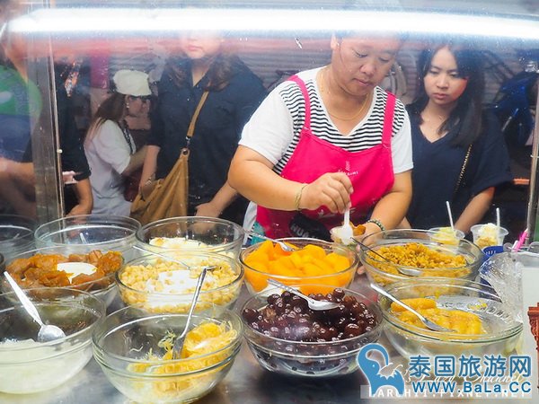 华欣夜市Chatchai Night Market每天都开的美食购物一条街