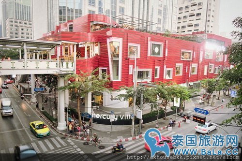 曼谷BTS Chit-Lom站旁的商场、Lang Suan Road 
