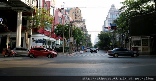 曼谷BTS Chit-Lom站旁的商场、Lang Suan Road 