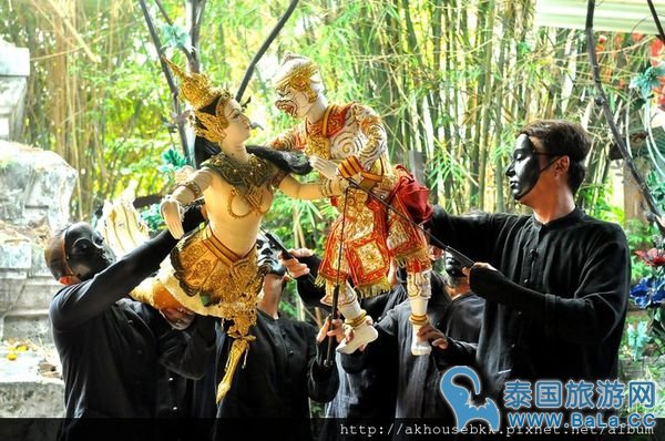 到曼谷河畔看免费国家级木偶剧 体会水上人家悠闲慢生活