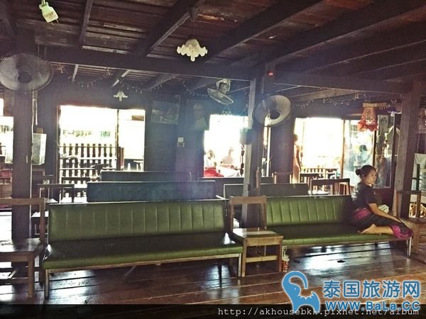 到曼谷河畔看免费国家级木偶剧 体会水上人家悠闲慢生活