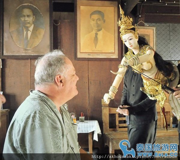 到曼谷河畔看免费国家级木偶剧 体会水上人家悠闲慢生活