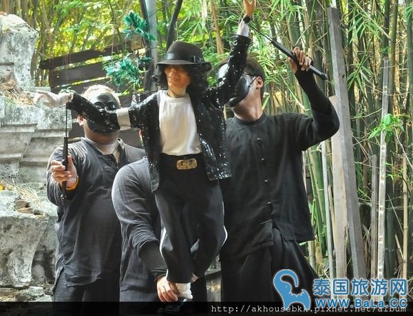 到曼谷河畔看免费国家级木偶剧 体会水上人家悠闲慢生活