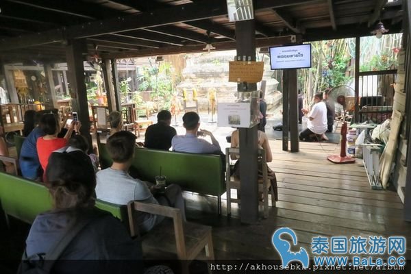 到曼谷河畔看免费国家级木偶剧 体会水上人家悠闲慢生活
