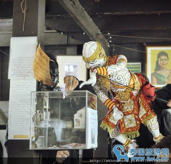 到曼谷河畔看免费国家级木偶剧 体会水上人家悠闲慢生活