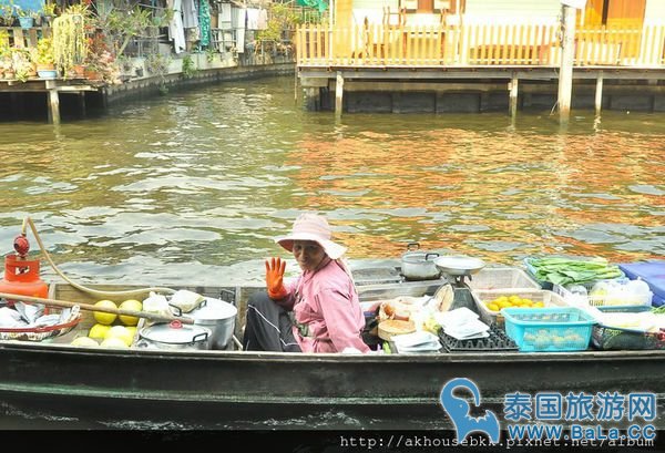 到曼谷河畔看免费国家级木偶剧 体会水上人家悠闲慢生活