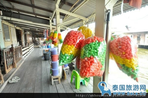 到曼谷河畔看免费国家级木偶剧 体会水上人家悠闲慢生活