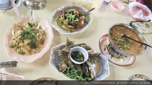 安帕瓦、美功附近景点美食的Don Hoi Lod小渔村竹蛤(蛏子)、咖哩螃蟹、丰盛海鲜大餐~