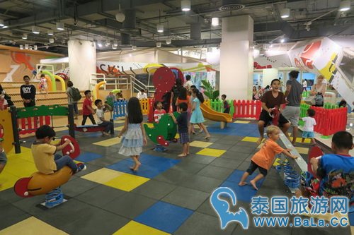 曼谷Central World里面的免费亲子游乐区和儿童图书馆TK Park--BTS奇隆Chit Lom站