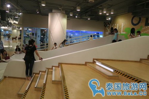 曼谷Central World里面的免费亲子游乐区和儿童图书馆TK Park--BTS奇隆Chit Lom站