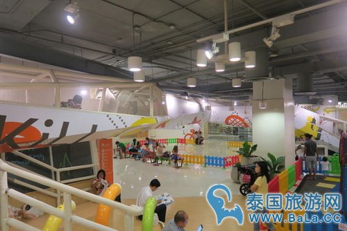 曼谷Central World里面的免费亲子游乐区和儿童图书馆TK Park--BTS奇隆Chit Lom站