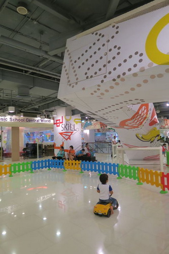 曼谷Central World里面的免费亲子游乐区和儿童图书馆TK Park--BTS奇隆Chit Lom站