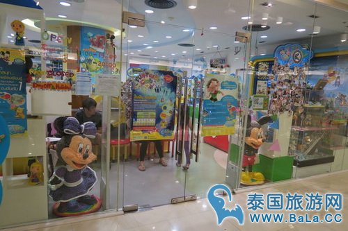 曼谷Central World里面的免费亲子游乐区和儿童图书馆TK Park--BTS奇隆Chit Lom站