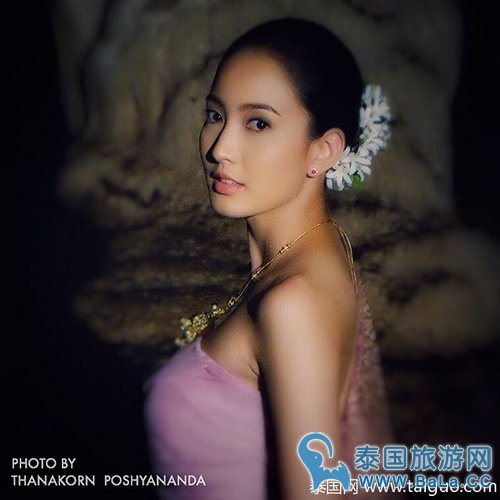 泰剧《三面娜迦》女主Taew剧照泰美 古典美女气质尽显