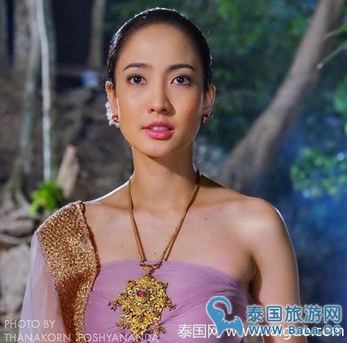 泰剧《三面娜迦》女主Taew剧照泰美 古典美女气质尽显