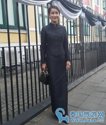 泰国女星Anne IG分享大皇宫泰民对泰国王的爱戴之情