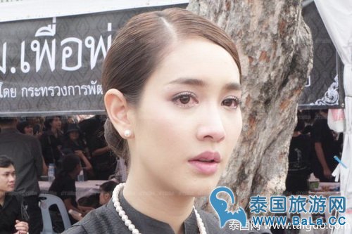 《育婴室》女主Min大皇宫当自愿者 因悲伤过度而晕倒