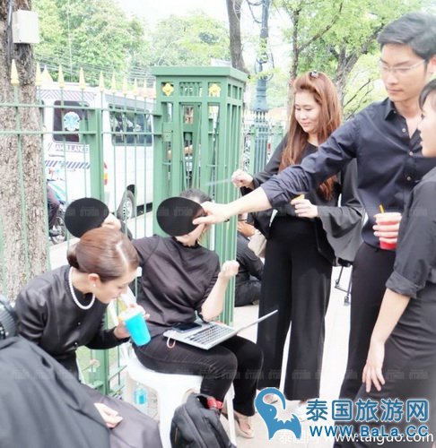 《育婴室》女主Min大皇宫当自愿者 因悲伤过度而晕倒