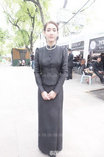 《育婴室》女主Min大皇宫当自愿者 因悲伤过度而晕倒