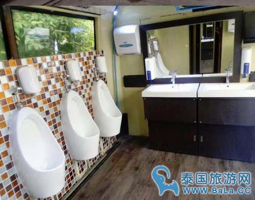 泰国明星夫妻Noon和Todd贡献豪华空调厕所车 给民众免费使用