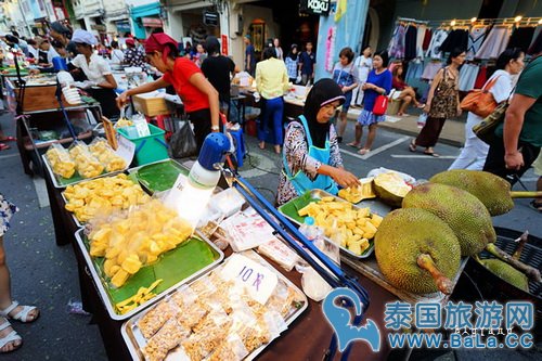 普吉岛哪个夜市美食和小吃最多最好吃？