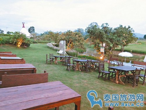 曼谷安帕瓦水上市场怎么玩?美食、酒庄一样都不能少