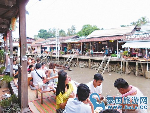 曼谷安帕瓦水上市场怎么玩?美食、酒庄一样都不能少