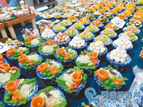 曼谷安帕瓦水上市场怎么玩?美食、酒庄一样都不能少