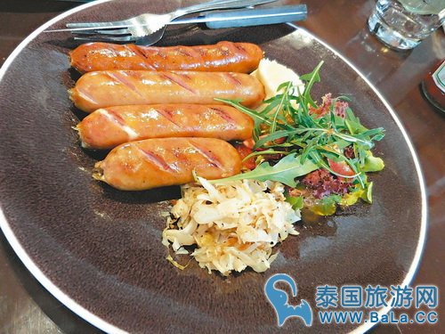 曼谷安帕瓦水上市场怎么玩?美食、酒庄一样都不能少