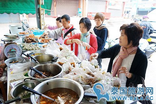 泰国拜县布施之旅教你如何正确布施