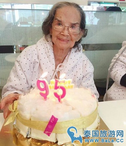 泰国娱乐圈老前辈Mansri Israngura过95岁生日 年轻态满满