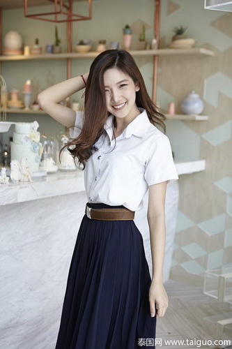 泰国朱拉隆功大学校服美女 清新可爱惹人怜