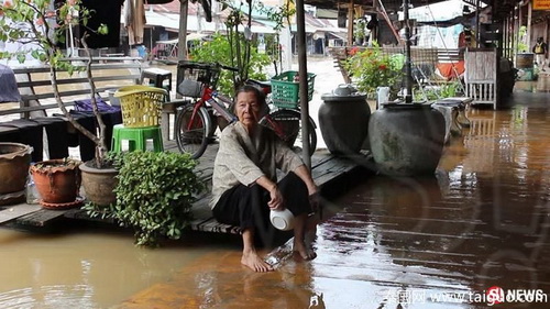 泰国著名水上市场_安帕瓦水上市场被淹 近期前往的游客多关注实时动态