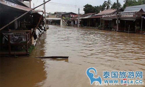 泰国著名水上市场_安帕瓦水上市场被淹 近期前往的游客多关注实时动态