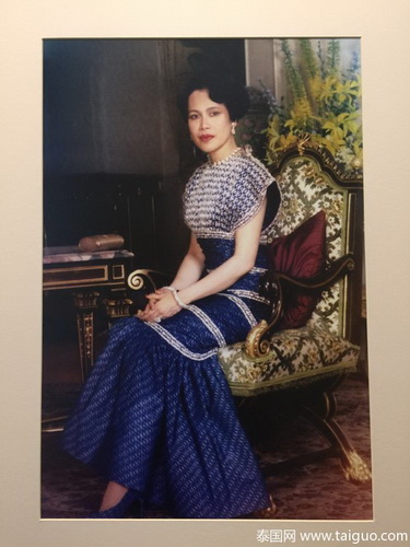 泰国王普密蓬国王与诗丽吉王后年轻时期的唯美甜蜜合照