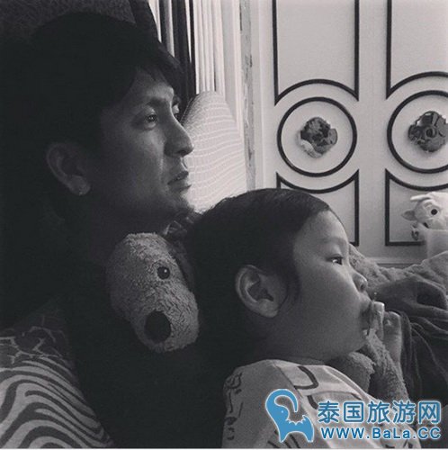 泰国国民老公Tik带娃日常 帅萌的让人受不了