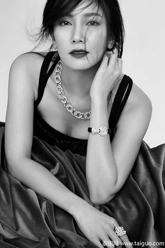 Noon 11月《VOGUE》杂志封面写真 这颜值气质简直了