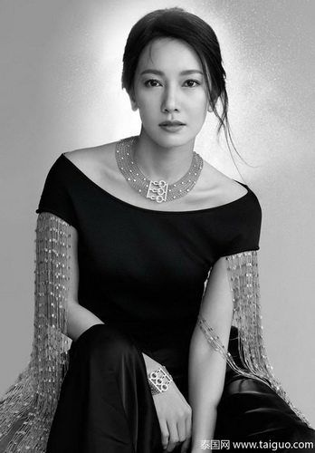 Noon 11月《VOGUE》杂志封面写真 这颜值气质简直了