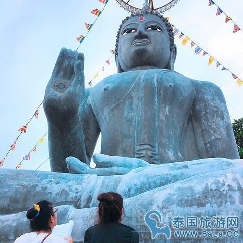 泰国女星Feawfoaw成彩票中奖专业户 拿52对中奖奖金去拜佛