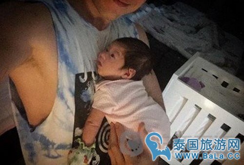 泰星Jayntaiji化身超级奶爸,女儿继承父母颜值萌化众人