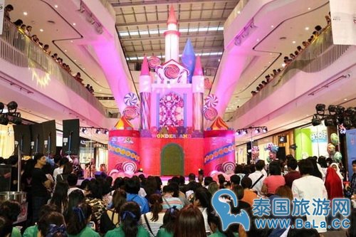 紫色捷运Talad Bang Yai站的Central Plaza Westgate购物商场