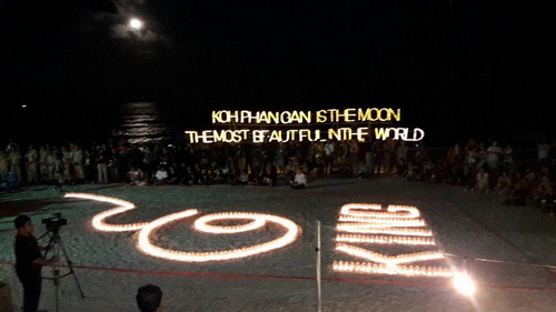 2016帕岸岛满月派对恢复 游客致敬泰国国王