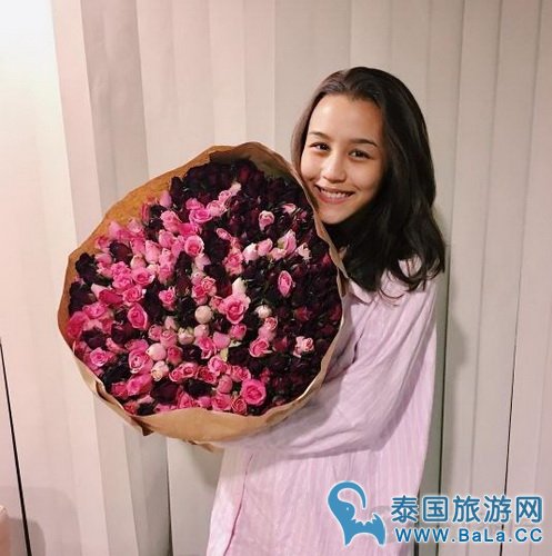 泰法混血男星Chinawut服兵役期间不忘女友生日 献上鲜花甜蜜祝福