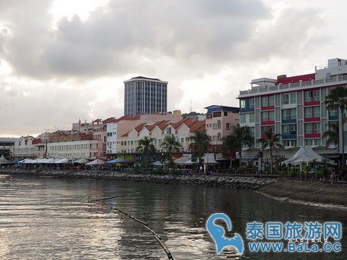 巴沙带楼顶游泳池的海景房酒店Four Points Sandakan 