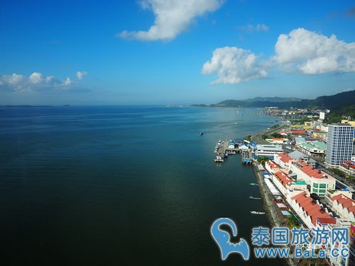 巴沙带楼顶游泳池的海景房酒店Four Points Sandakan