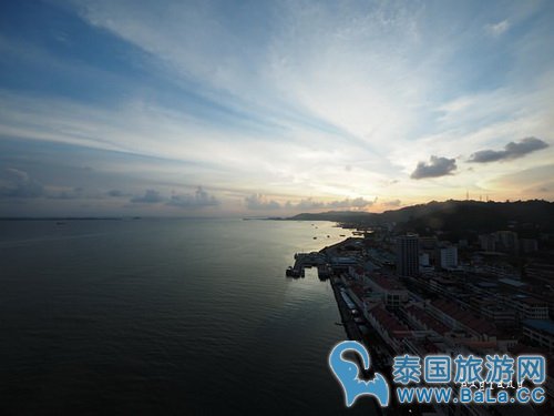 巴沙带楼顶游泳池的海景房酒店Four Points Sandakan