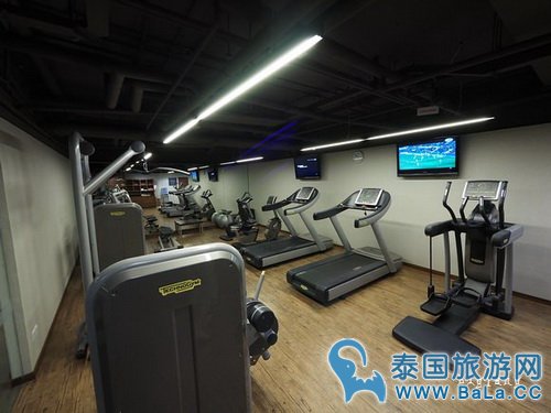 巴沙带楼顶游泳池的海景房酒店Four Points Sandakan