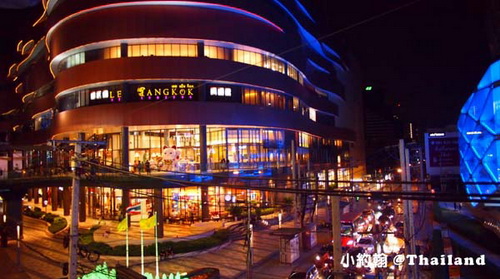 曼谷BTS Ekkamai伊卡迈站附近有什么购物商场或好玩的地方吗？